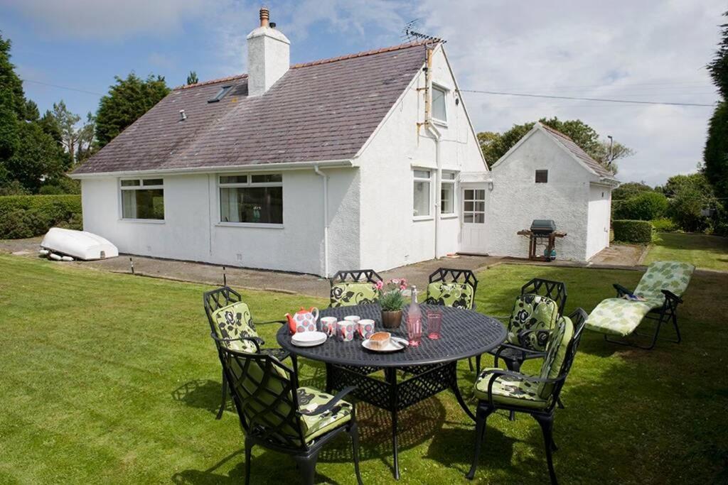 Cae Grugog Cottage-3 Bed-Sleeps 6-Ground Floor Bathroom 트리어더 외부 사진