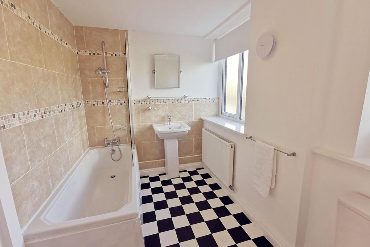 Cae Grugog Cottage-3 Bed-Sleeps 6-Ground Floor Bathroom 트리어더 외부 사진